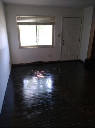 Living room - 2349 Linden Ave