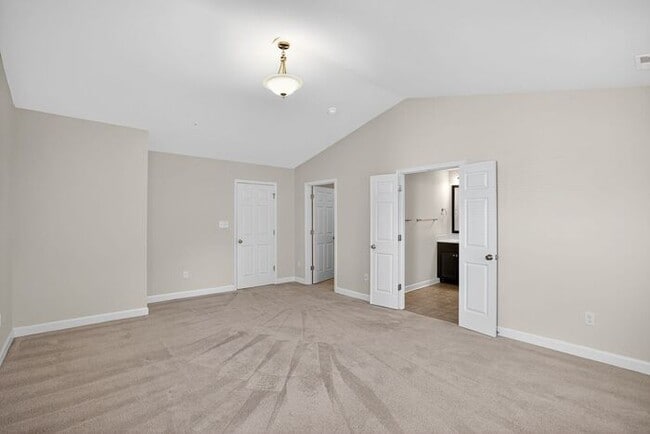Building Photo - 559 English Oak Ln