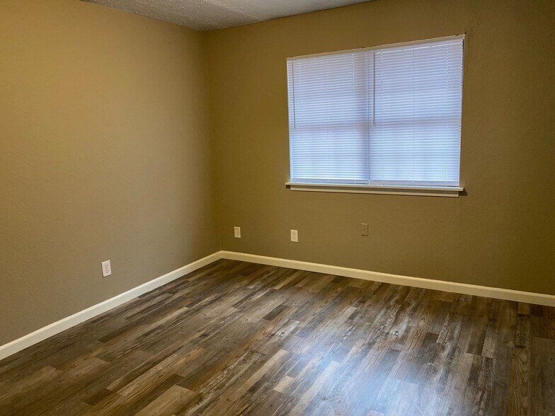 Building Photo - 29 Woodmont Dr