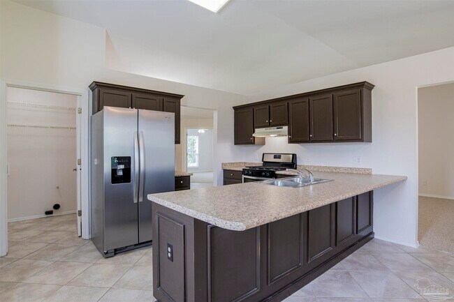 Building Photo - 4012 Shorewood Dr
