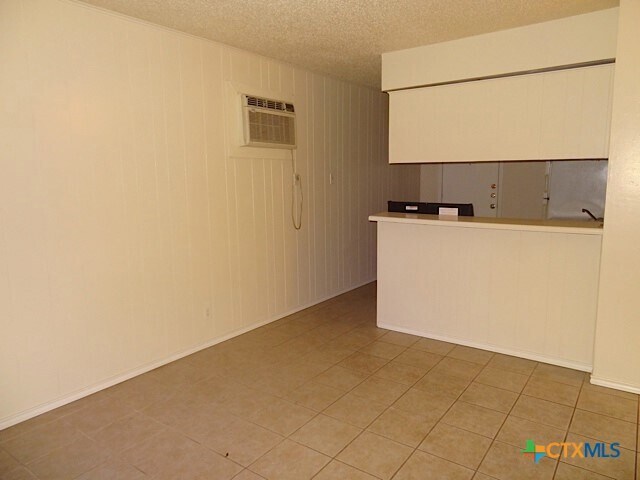 Building Photo - 1239 N LBJ Dr