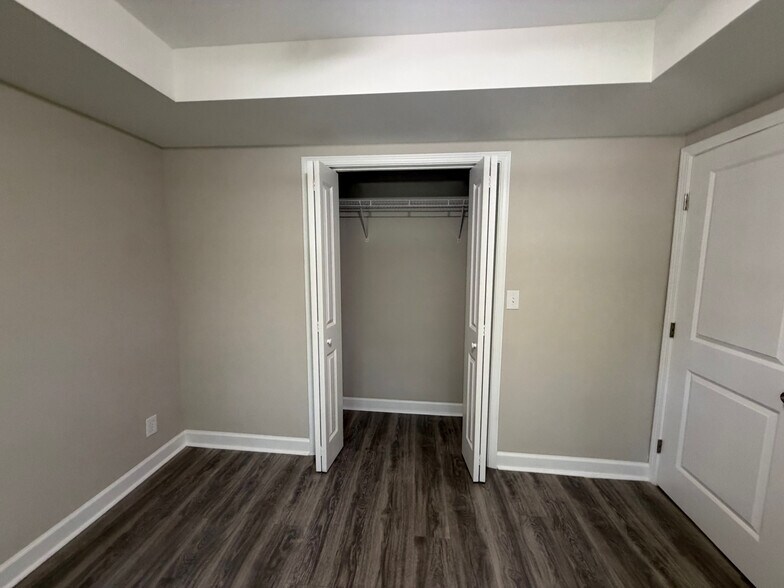 Building Photo - Room in House on Heritage Hills Cir