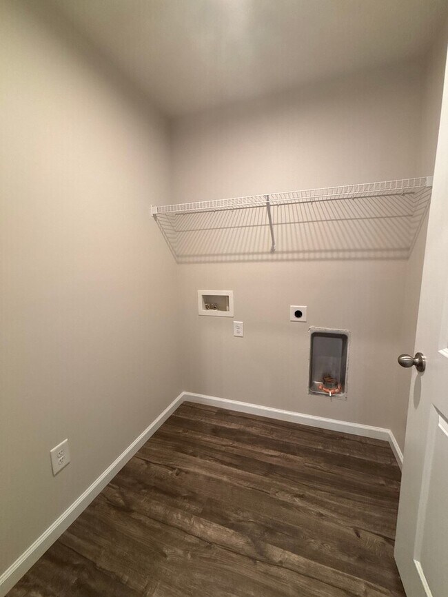 Building Photo - Spacious 5-Bedroom Home in Dillon Lakes