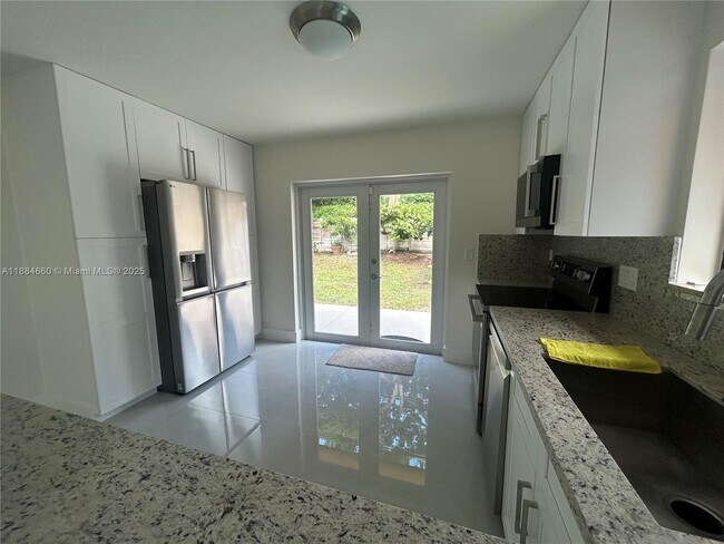 Building Photo - 20627 NE 9th Pl