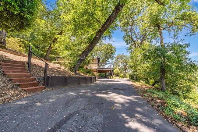 Building Photo - 24 El Rey Rd