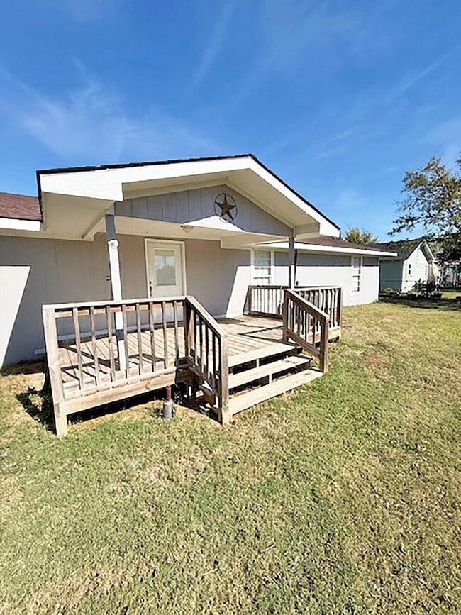 Building Photo - Nice 3 Bdrm 1 Bath Home in Gunter Texas