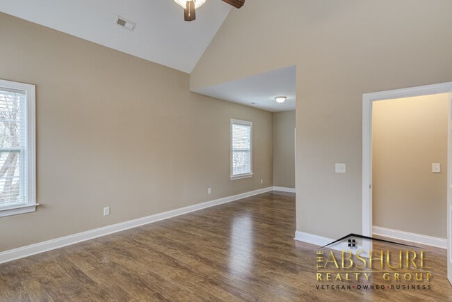 Building Photo - 325 Timber Meadow Lake