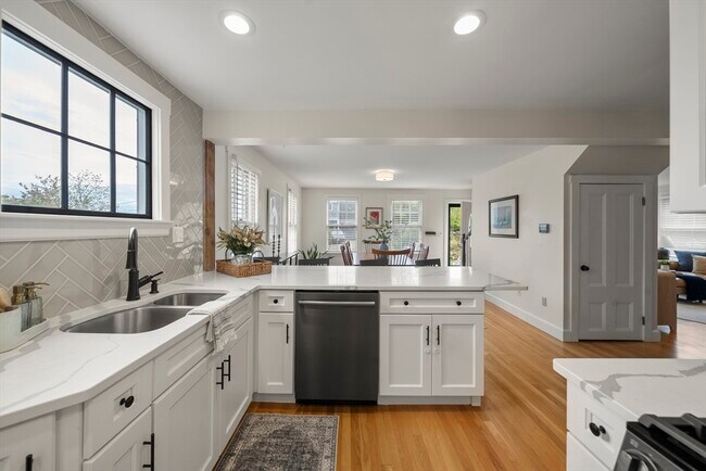 Building Photo - 11 Gingerbread Hill