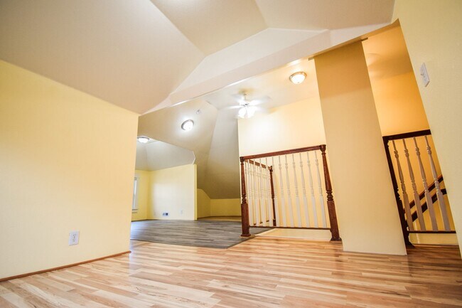 Building Photo - Spacious 4BD/2BA Two-Story Home w/ Fenced Yard & Huge Basement! Pets OK!