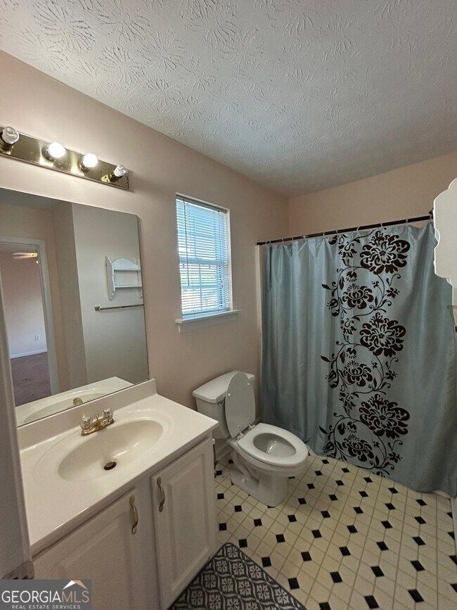 Building Photo - 5335 Lakebrooke Run