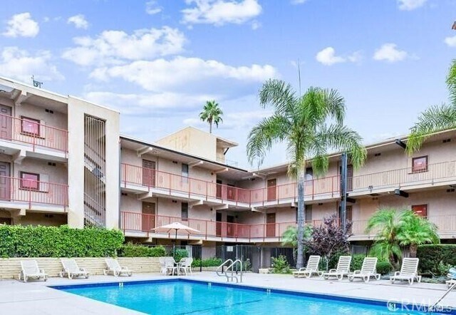 Building Photo - 17000 Burbank Blvd