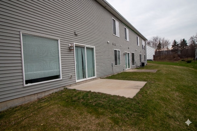 Building Photo - 5-Bedroom Townhome in Hudsonville | Cul-de-Sac, 2-Car Garage, Lawn & Snow Included