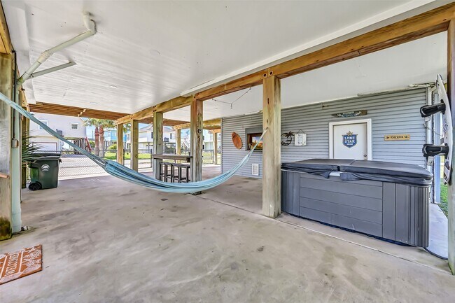 Building Photo - 21600 Zachary Dr