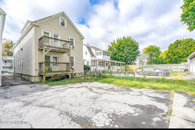 Building Photo - 115 Woodlawn Ave