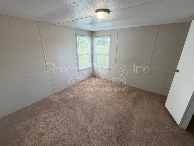Building Photo - 39 Travis Ln