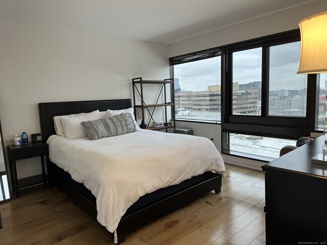 Building Photo - 127 Greyrock Pl