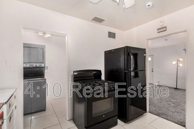 Building Photo - 208 W Glenrosa Ave