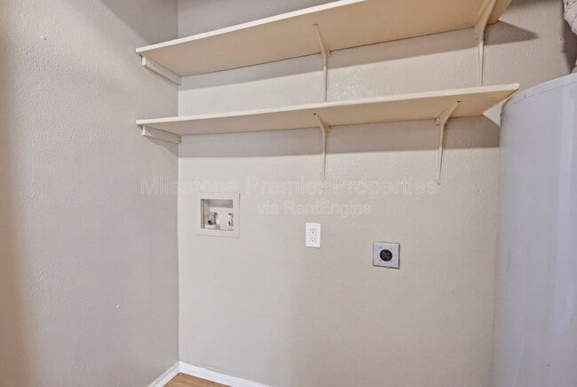 Building Photo - 1701 W Elm St