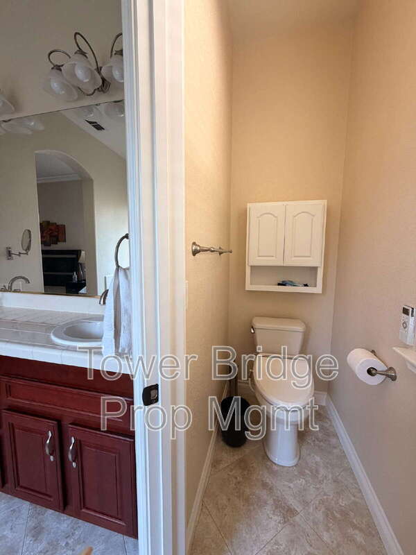 Building Photo - 12040 Gold Pointe Ln