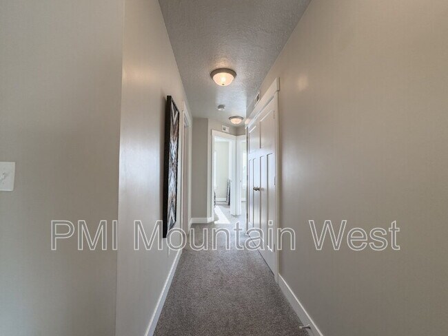 Building Photo - 12702 Stone Heights Dr