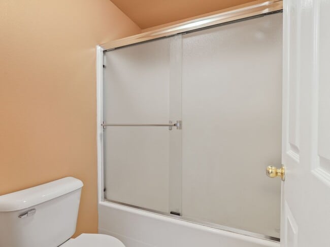 Building Photo - 3 Bed Home w/Recent Updates Attached Garag...