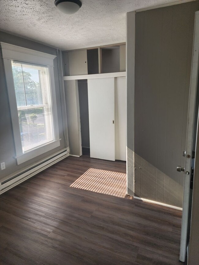 Building Photo - 1-01-1/2 11th St