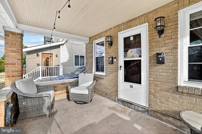 Building Photo - 18 Myrtle Ave