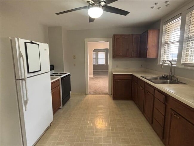 Building Photo - 2662 Beaver Rd