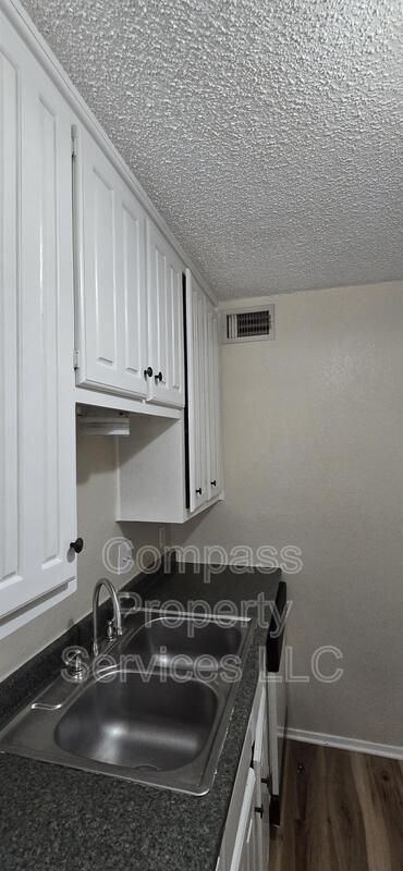 Building Photo - 1214 Baylor Ave