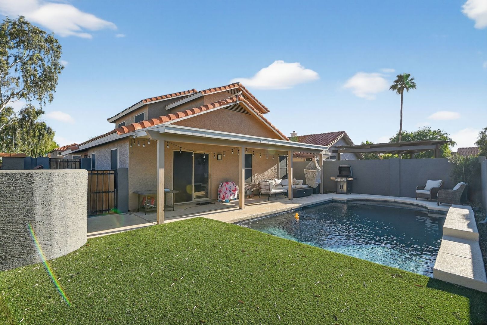 Building Photo - 8807 E Dahlia Dr