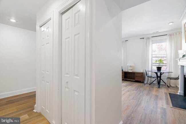 Building Photo - 558 N 16th St
