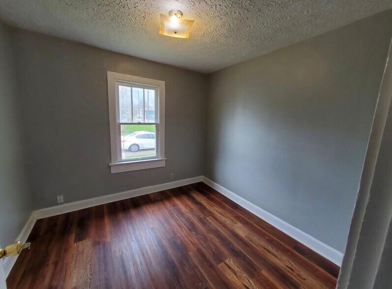 Building Photo - 2501 English Ave