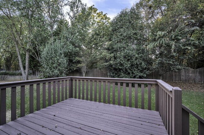 Building Photo - Charming 3BR/3BA Home with Lawn Care Included - Prime Simpsonville Location!