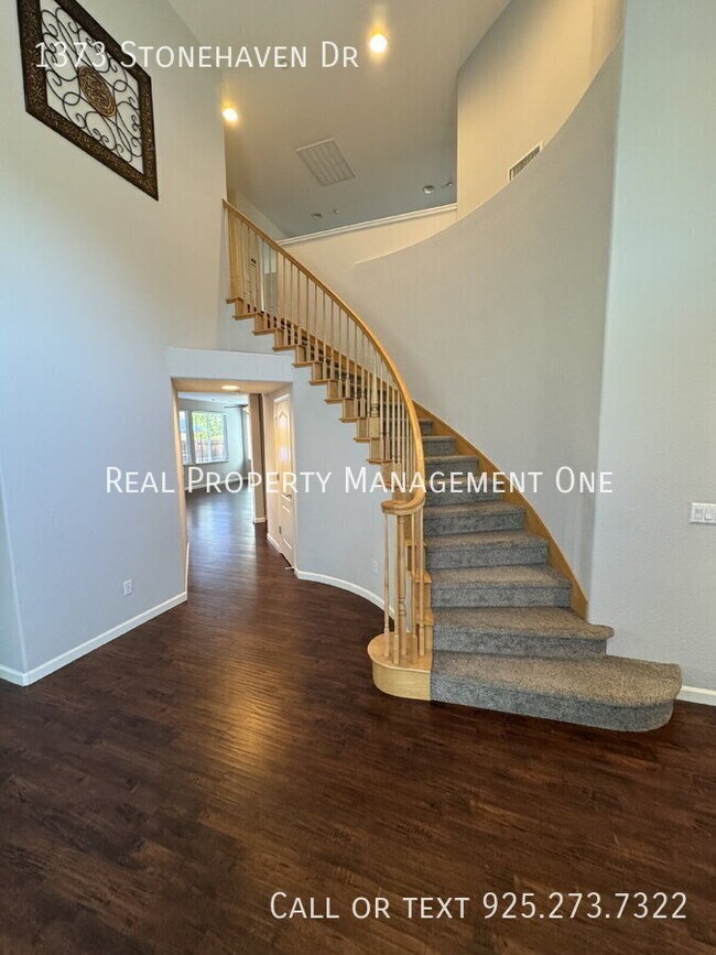 Building Photo - 1373 Stonehaven Dr