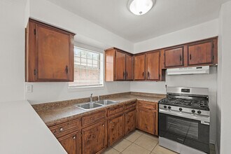 Building Photo - 6114 1/2 Octavia Street