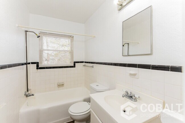 Building Photo - 1982 Rockledge Rd NE