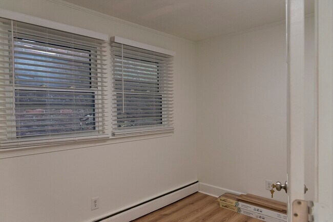 Building Photo - 144 Salem St