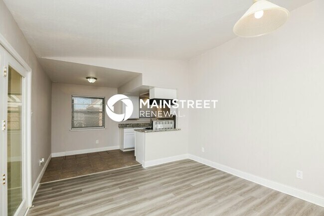 Building Photo - 3 Bedroom Pet-Friendly Home in Irving, TX with Main Street Renewal