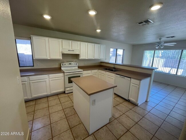 Building Photo - 4725 E Goldfinch Gate Ln