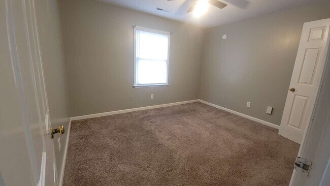 Building Photo - Section 8 accepted!!! "Charming 2-Bed, 2-Bath Haven in Huntsville – Your Perfect Retreat Awaits!"