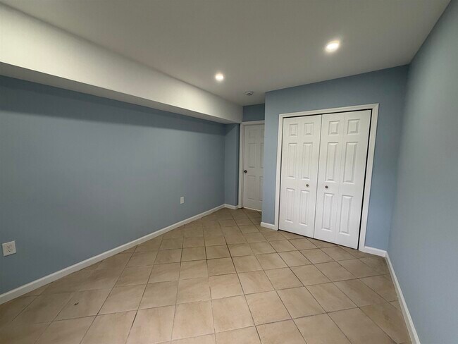 Building Photo - 14 Acorn Rd