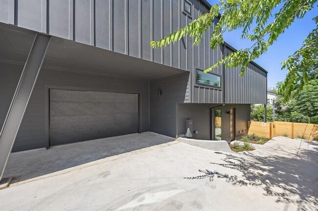 Building Photo - 4014 Clawson Rd