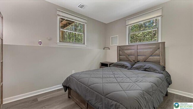 Building Photo - 115 White Oak Ct