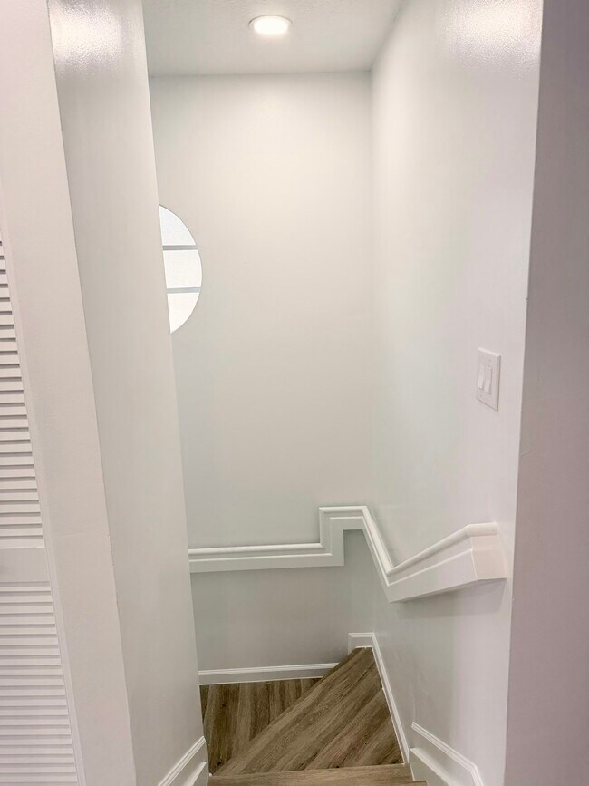 Building Photo - 3102 Coral Ridge Dr