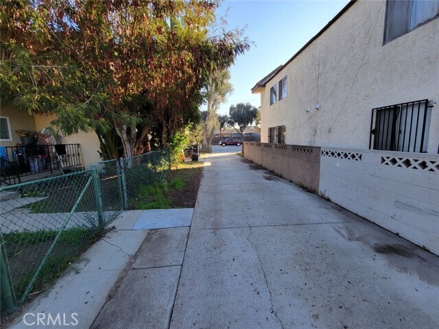 Building Photo - 757 S Towne Ave