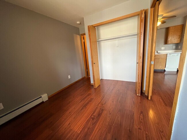 Building Photo - Charming Mapleton Ave. 1 Bed/1 Bath Condo - Available August 3rd!