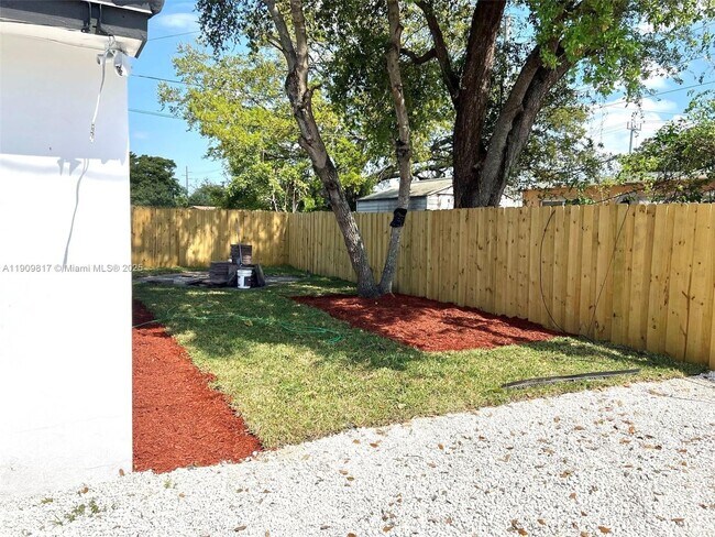 Building Photo - 2421 N 56th Terrace