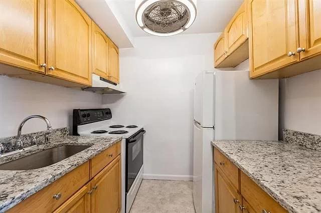 Primary Photo - 40 Ellington St