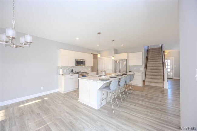 Building Photo - 46 Eagleview Dr