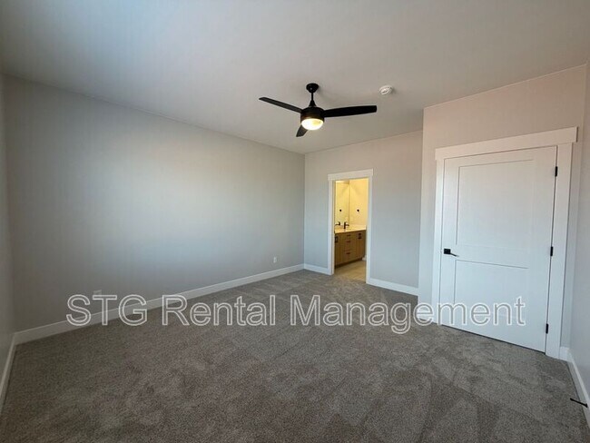 Building Photo - 577 E Hemsworth Ln